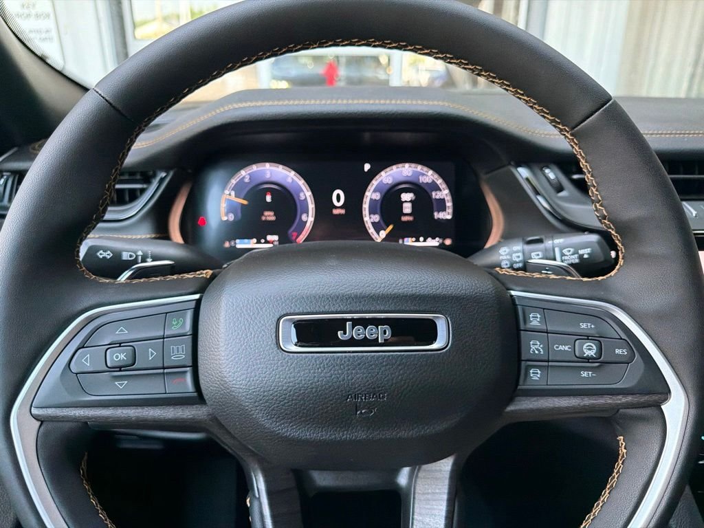 New 2026 Silver Zynith Exterior Paint Jeep Limited image 29