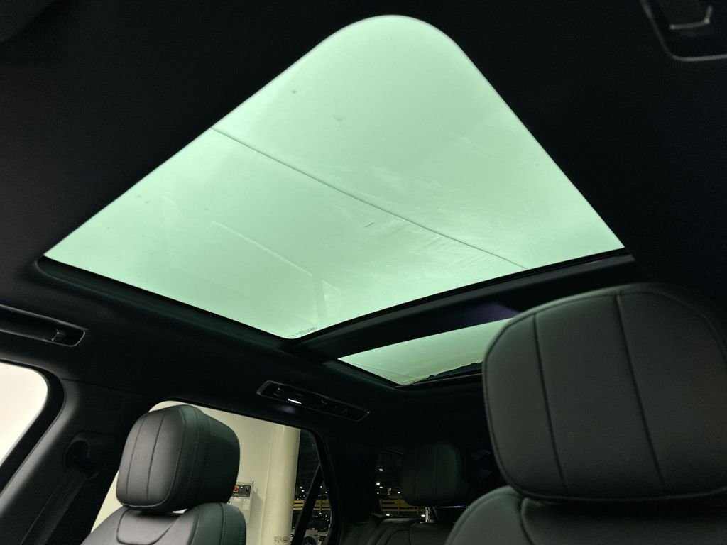 Used 2024 Fuji White Land Rover SE image 23