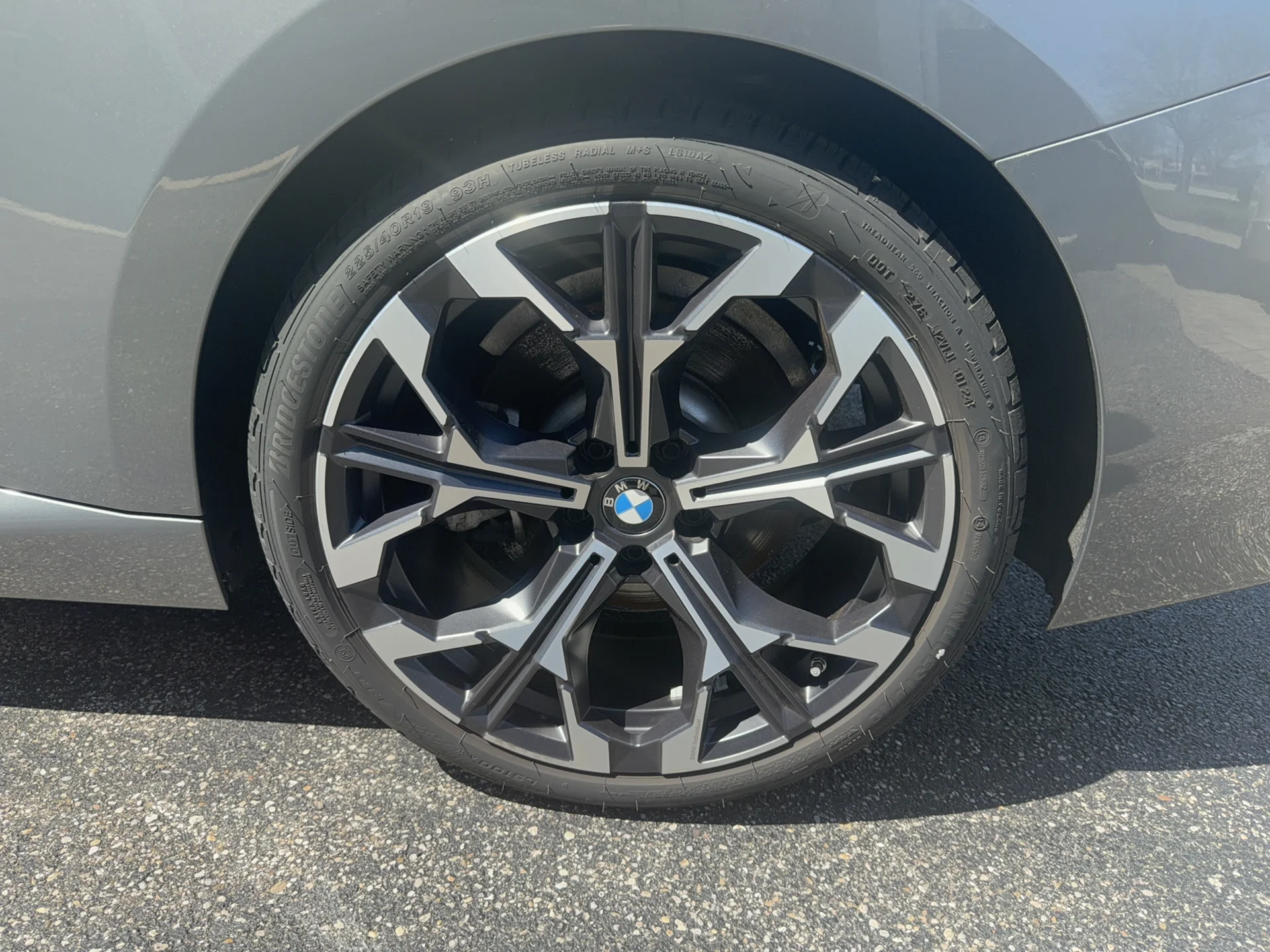 New 2025 Skyscraper Grey Metallic BMW i xDrive image 22