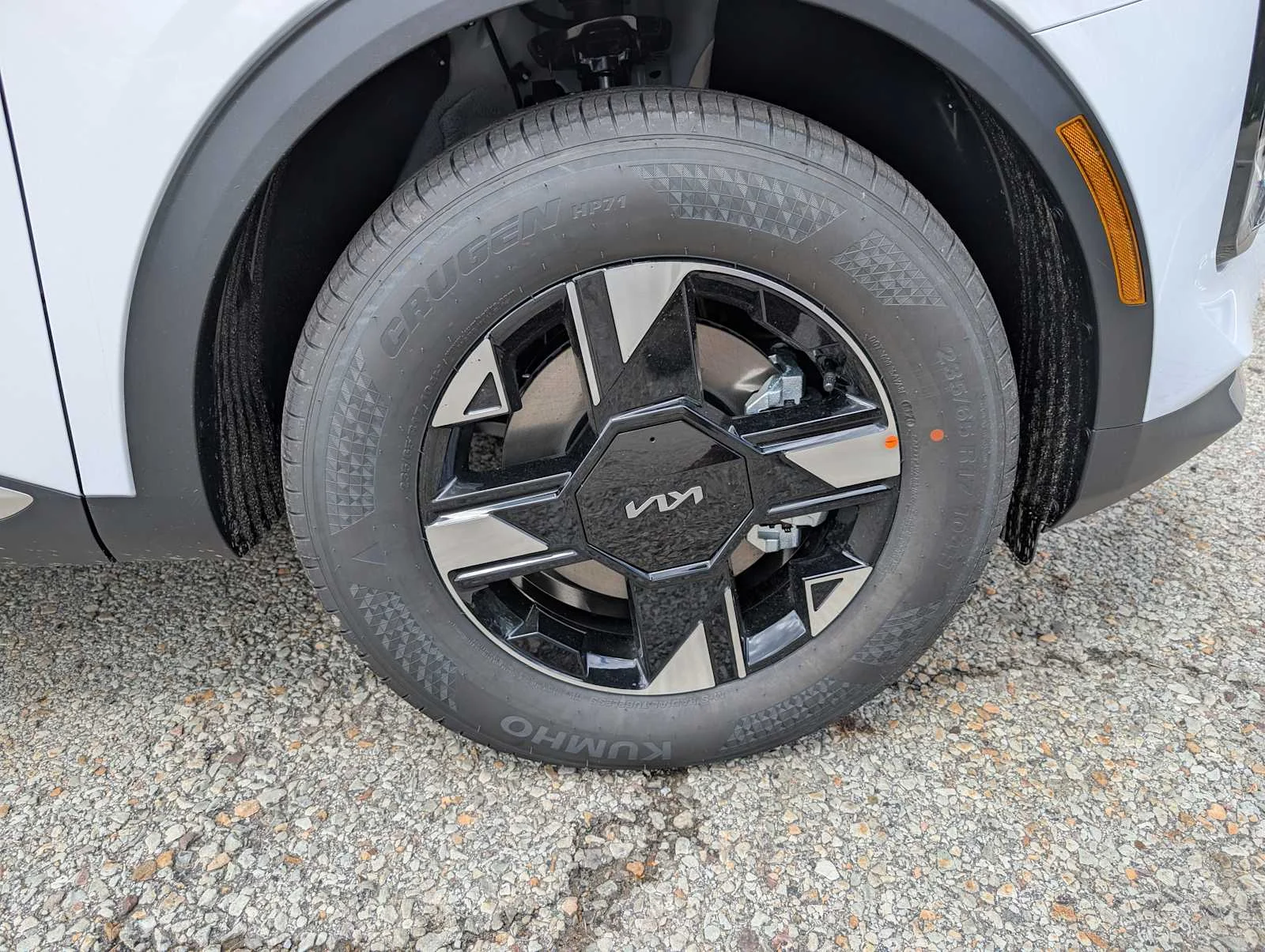 New 2026 Glacial White Pearl Kia LX image 3