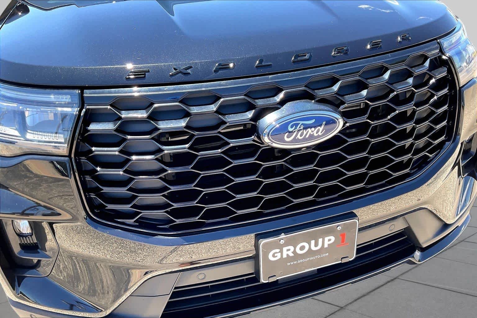 Used 2026 Agate Black Metallic Ford ST-Line image 29