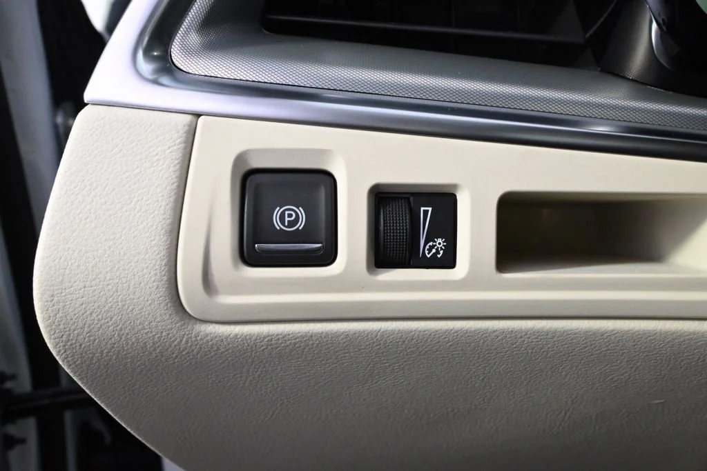 New 2025 Crystal White Tricoat Cadillac Premium Luxury image 24