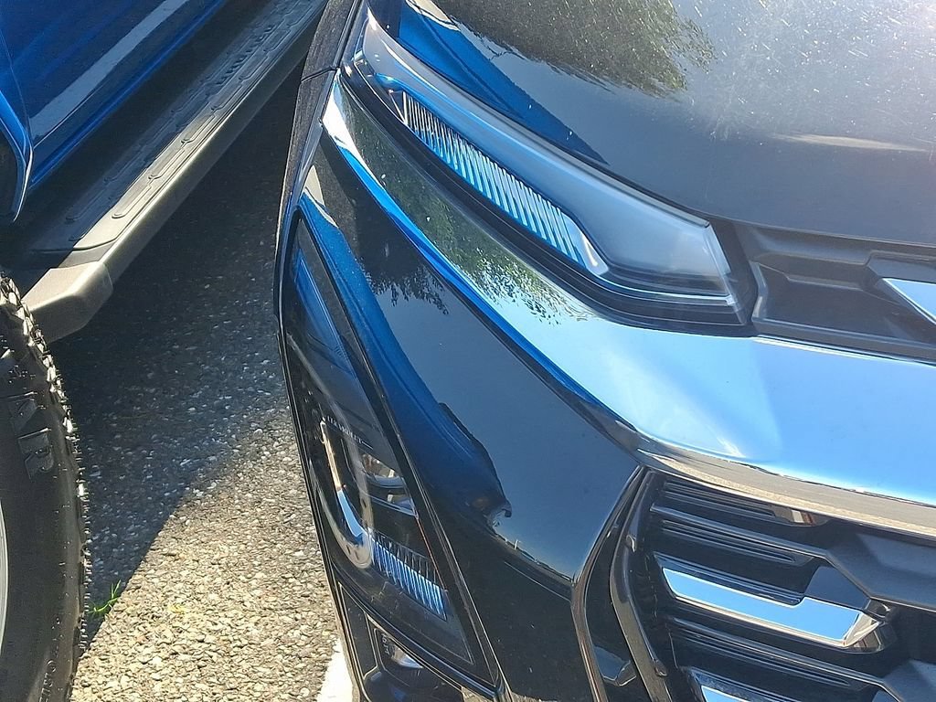Certified Used 2025 Mosaic Black Metallic Chevrolet LT image 4