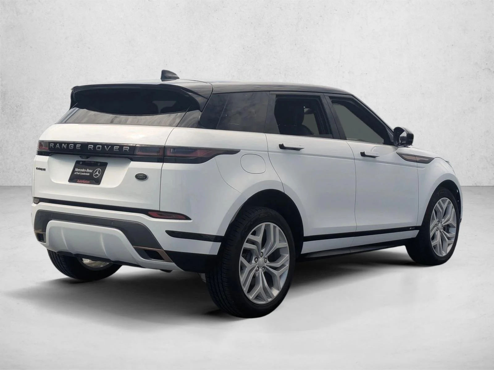 Used 2021 Yulong White Metallic Land Rover R-Dynamic S image 5