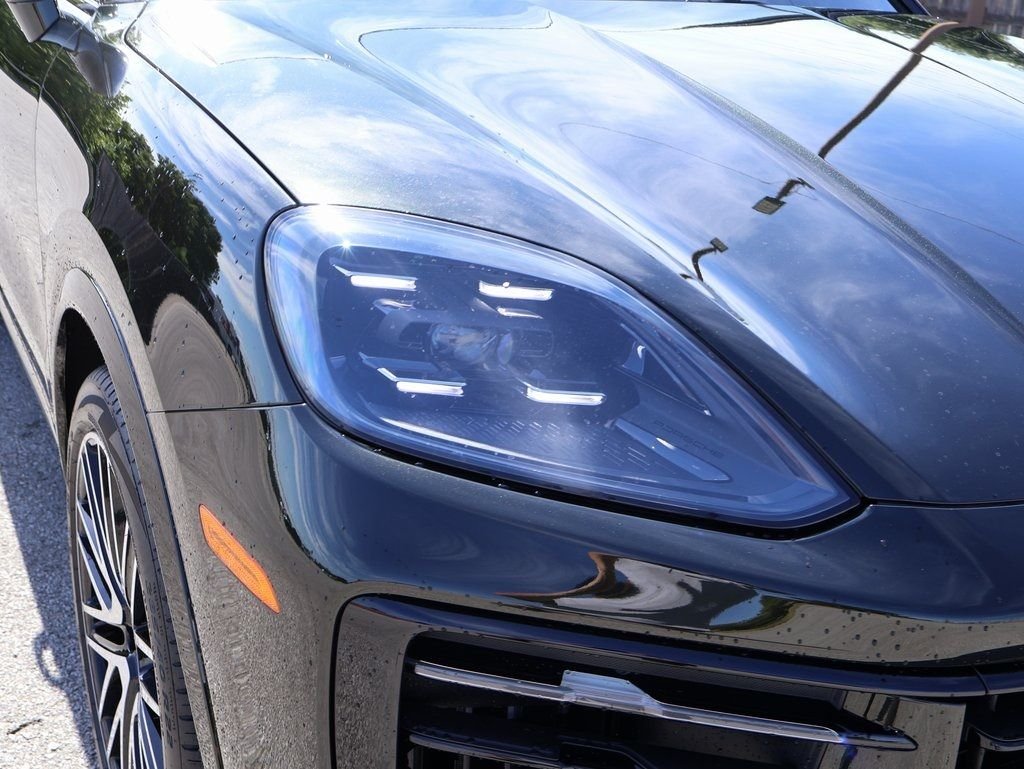 Used 2025 Olive Porsche  image 14