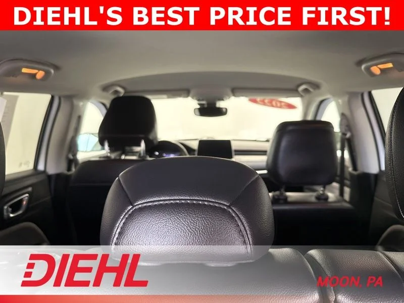 Used 2022 White Jeep Latitude image 9