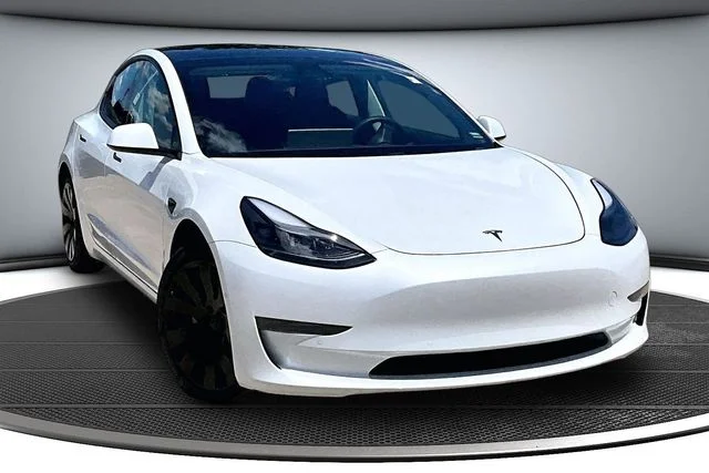 Used 2021 White Tesla Standard Range Plus image 3