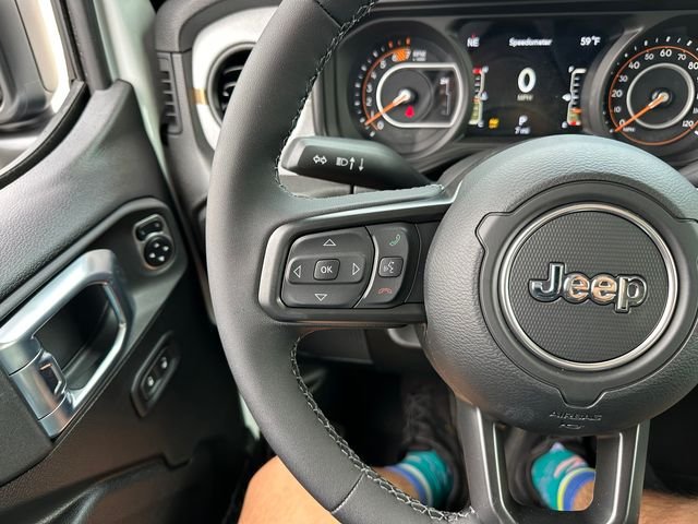 New 2026 Bright White Clear-Coat Exterior Paint Jeep Sport S image 35