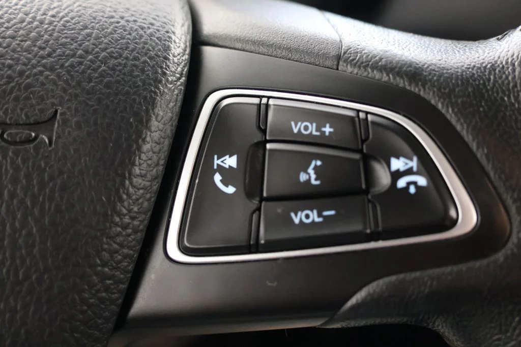 Used 2019 Orange Ford SE image 12