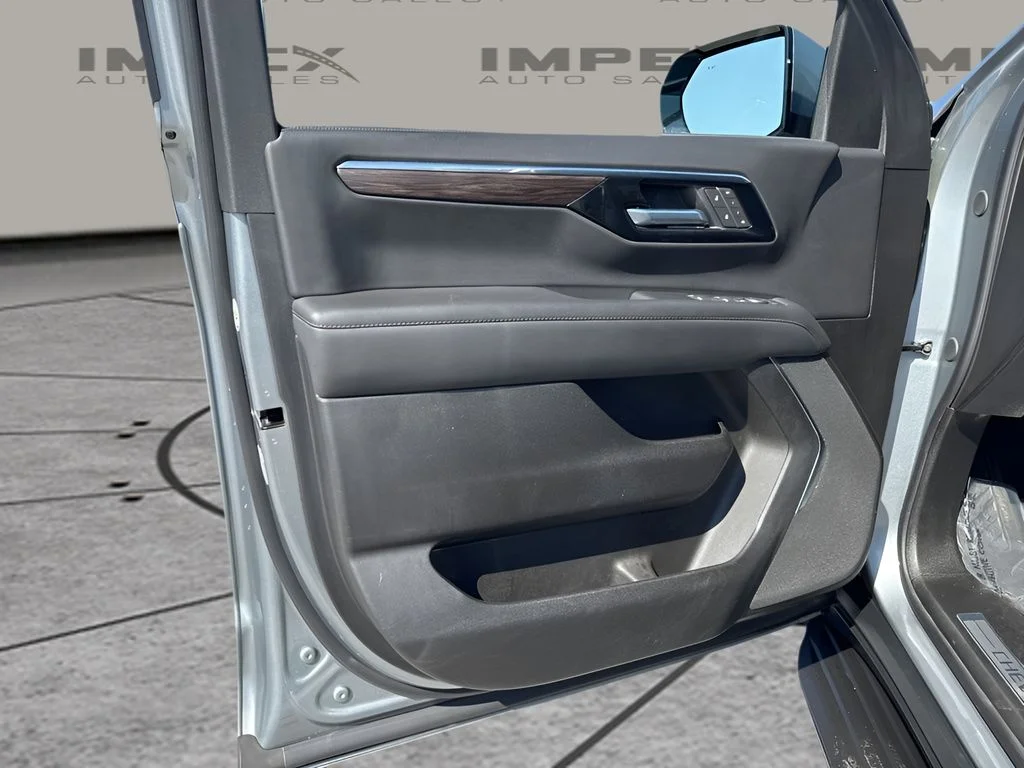 Used 2025 Gray Chevrolet LT image 28
