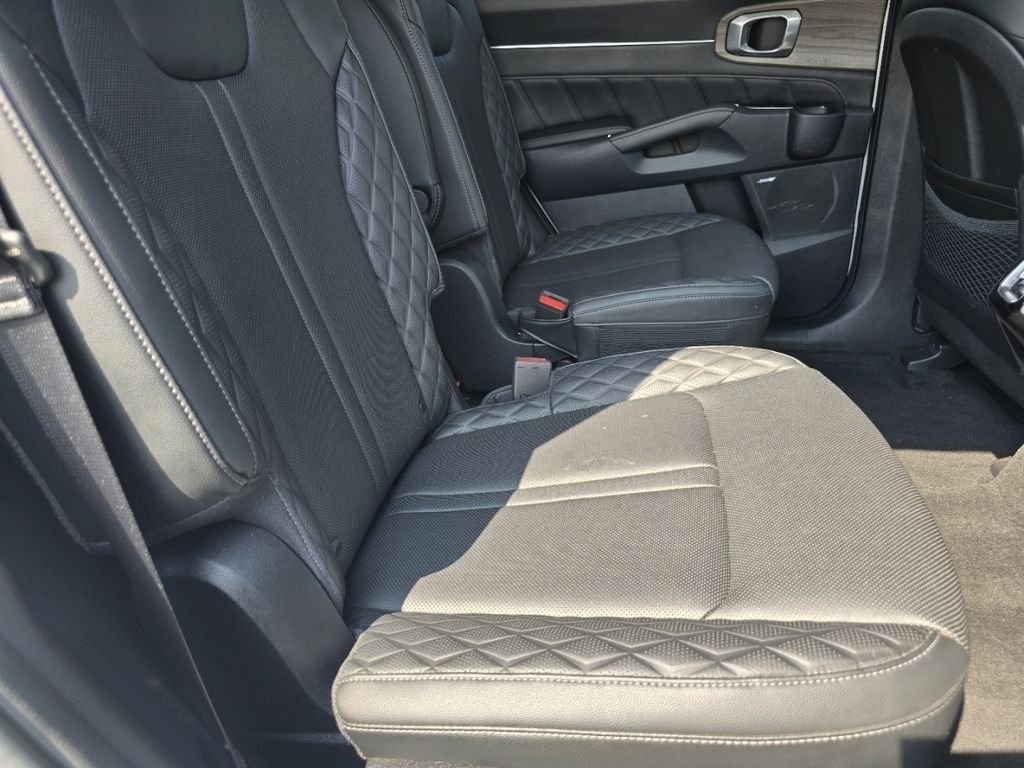 Used 2023 White Kia X-Line SX Prestige image 21