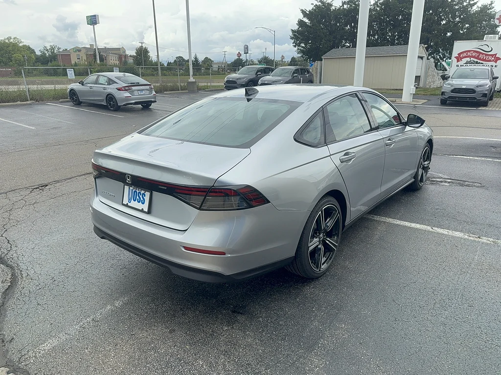 New 2026 Solar Silver Metallic Honda SE image 5