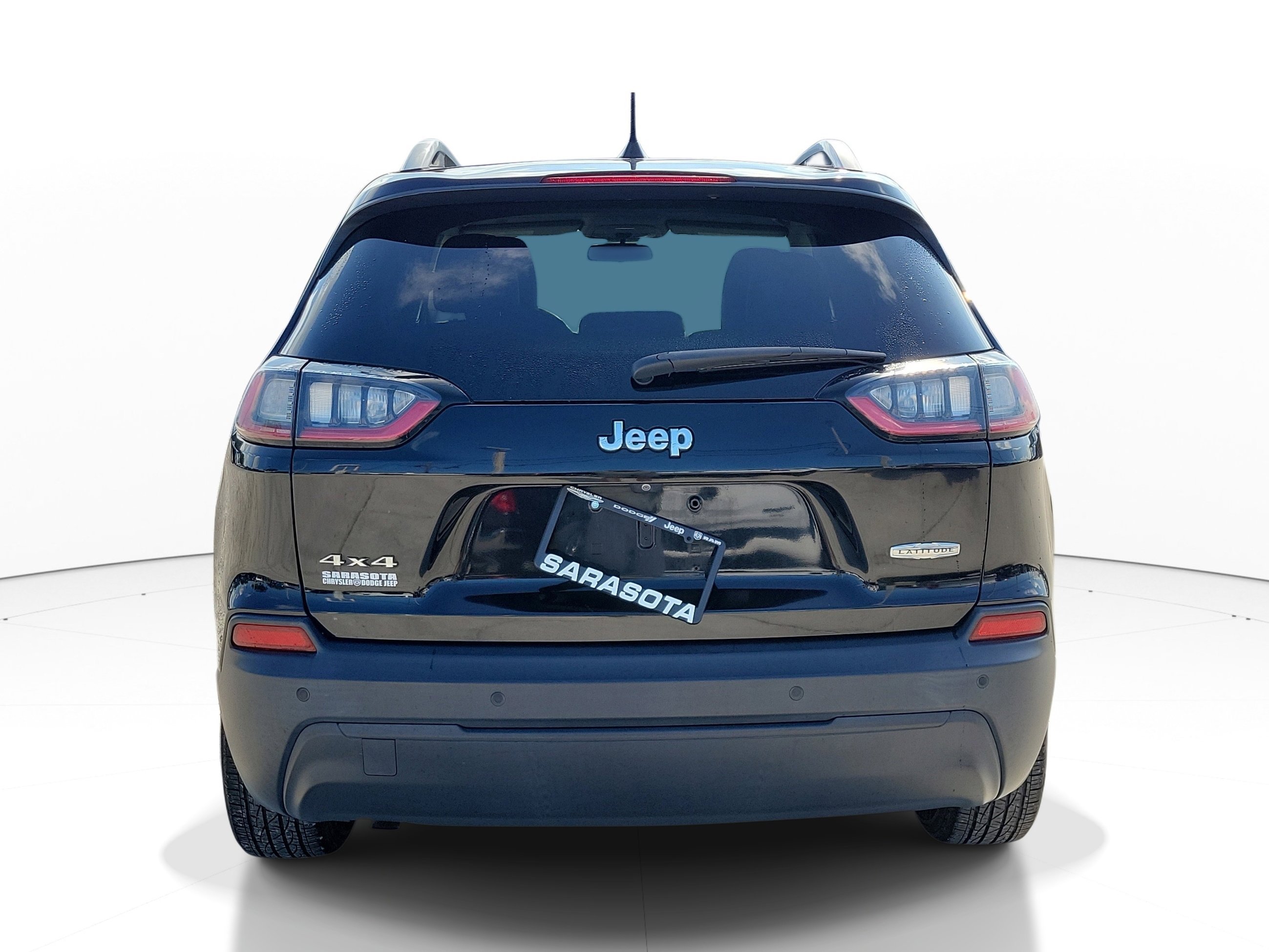 Used 2019 Diamond Black Crystal Pearlcoat Jeep Latitude Plus image 5