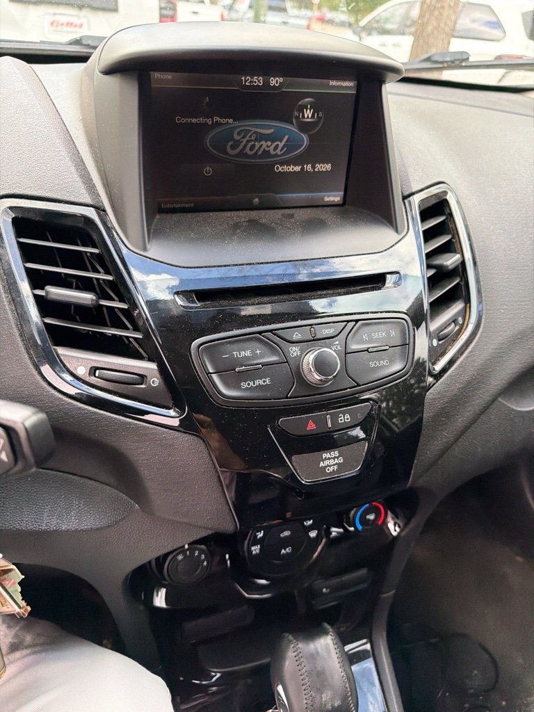 Used 2015 White Ford SE image 4