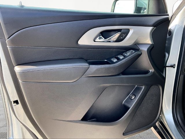 Used 2023 STERLING GRAY METALLIC Chevrolet LT Cloth image 9