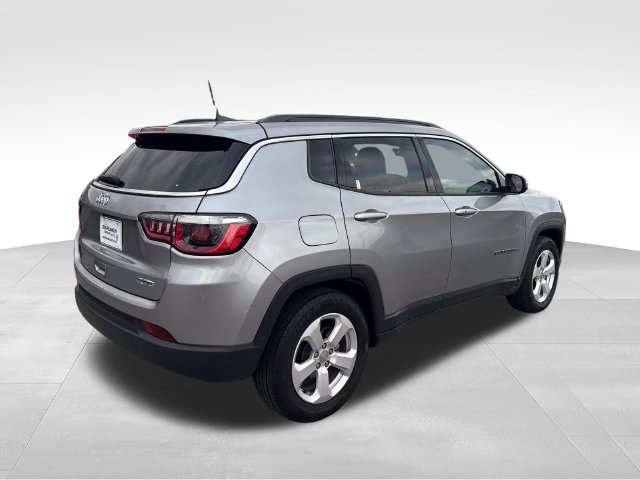 Used 2020 Silver Jeep Latitude image 5