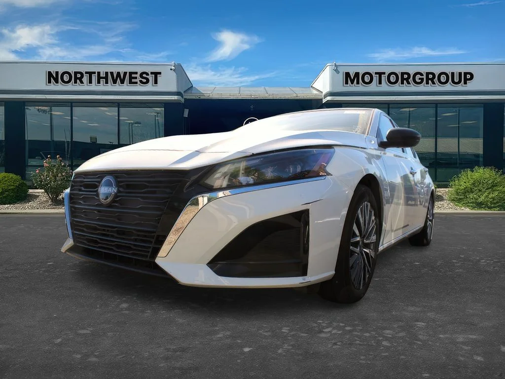 2025 Nissan Altima SV - Photo 12