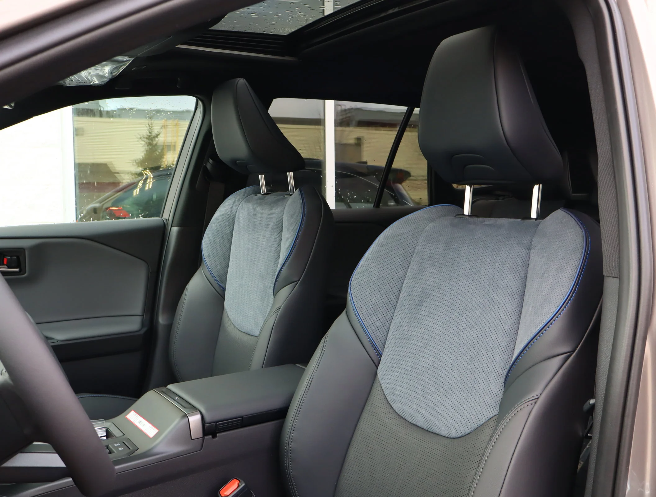 New 2026 Wind Chill Pearl w/Black Roof Toyota XSE image 6