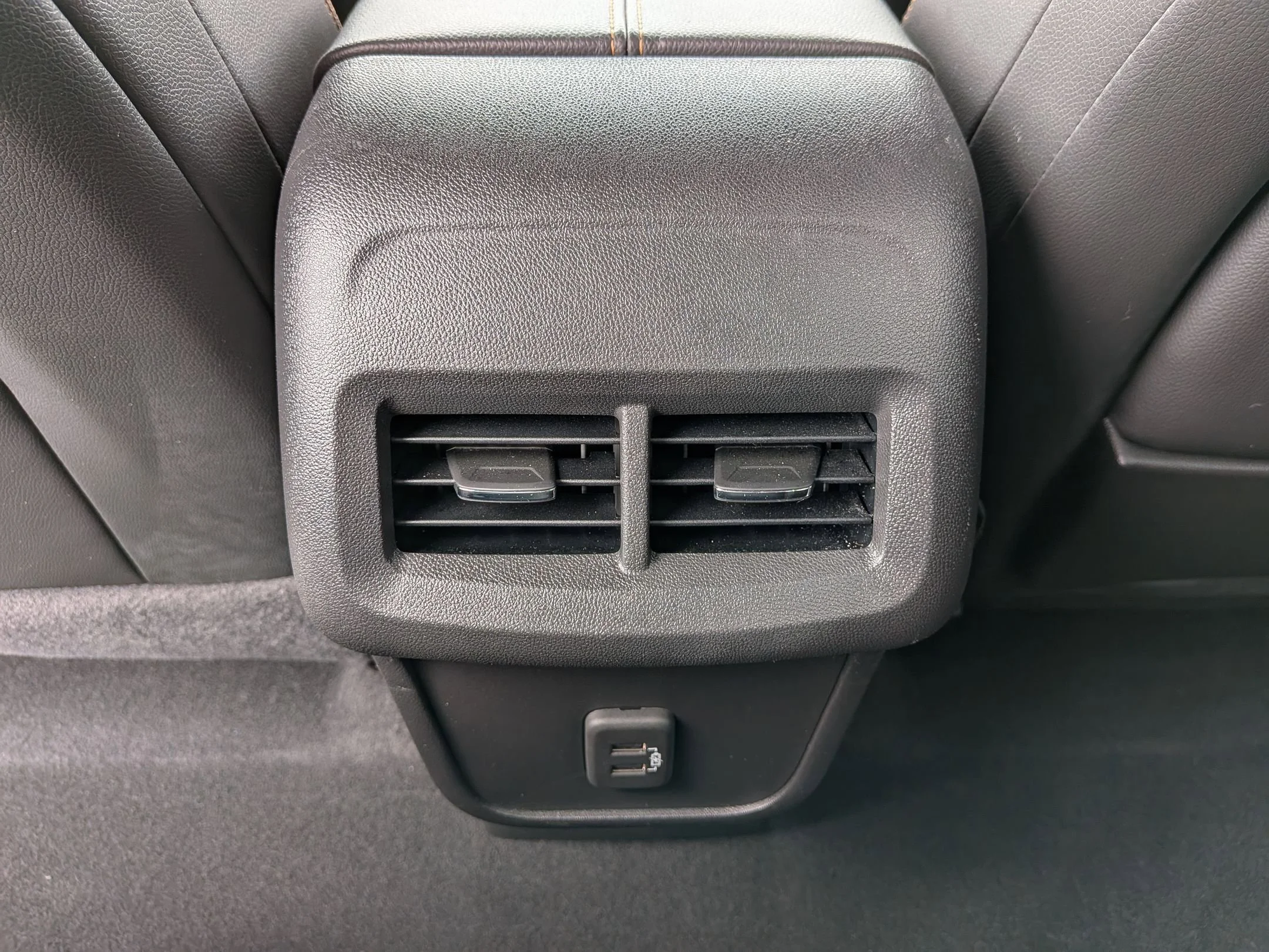Used 2023 White Frost Tricoat GMC AT4 image 21