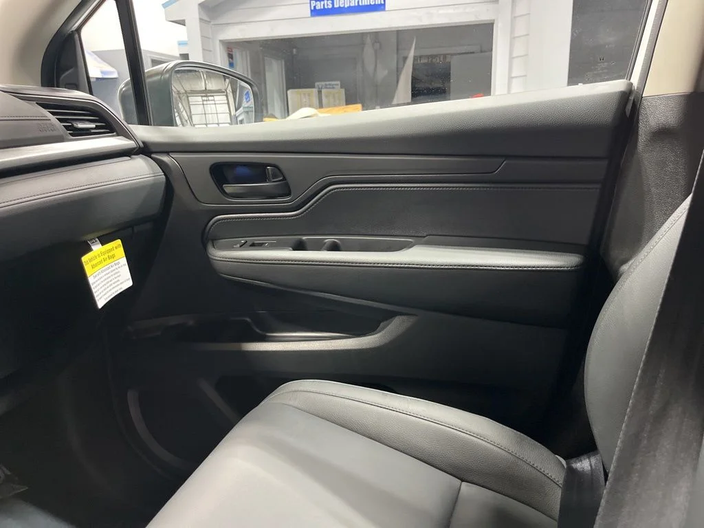 Used 2026 Platinum White Pearl Honda EX-L image 14