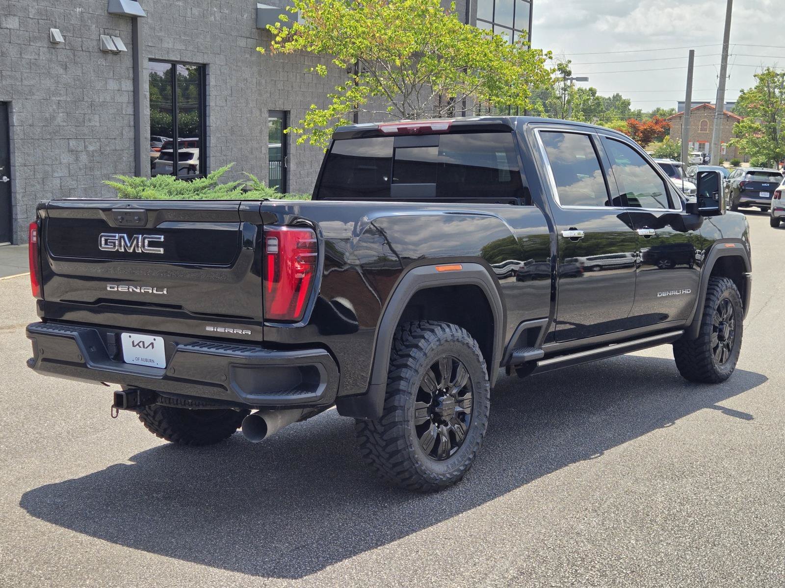 Used 2024 ONYX BLACK GMC Denali Ultimate image 6