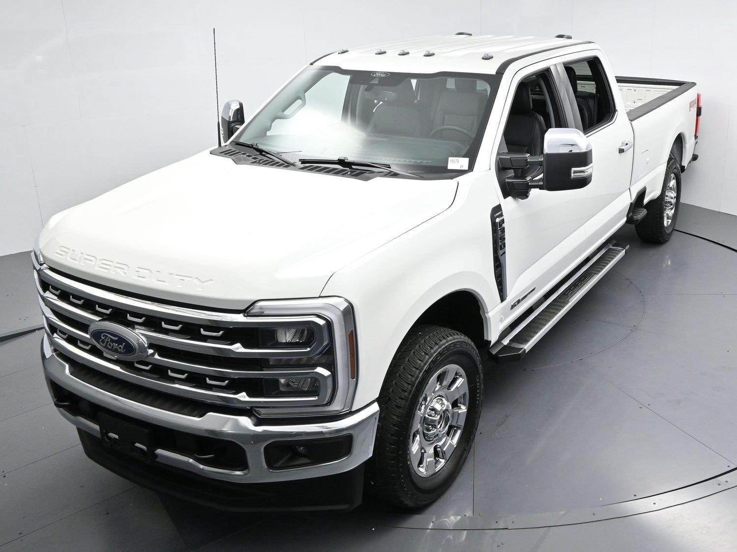 Used 2025 White Ford XL image 39