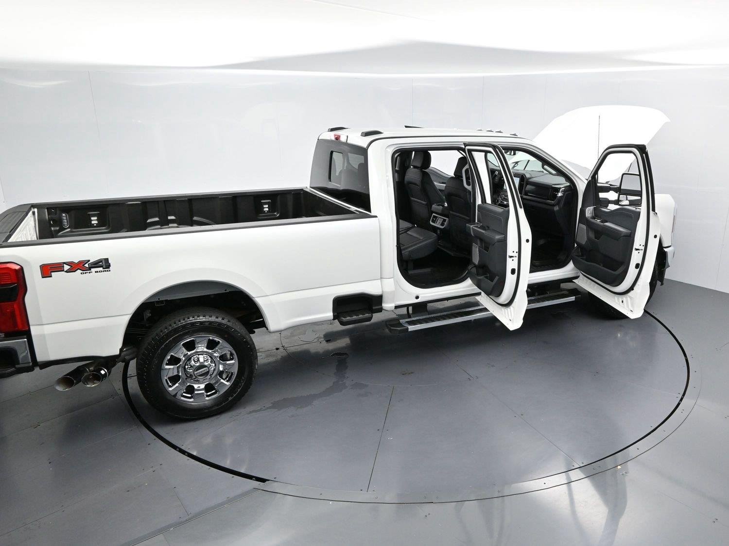 Used 2025 White Ford XL image 40