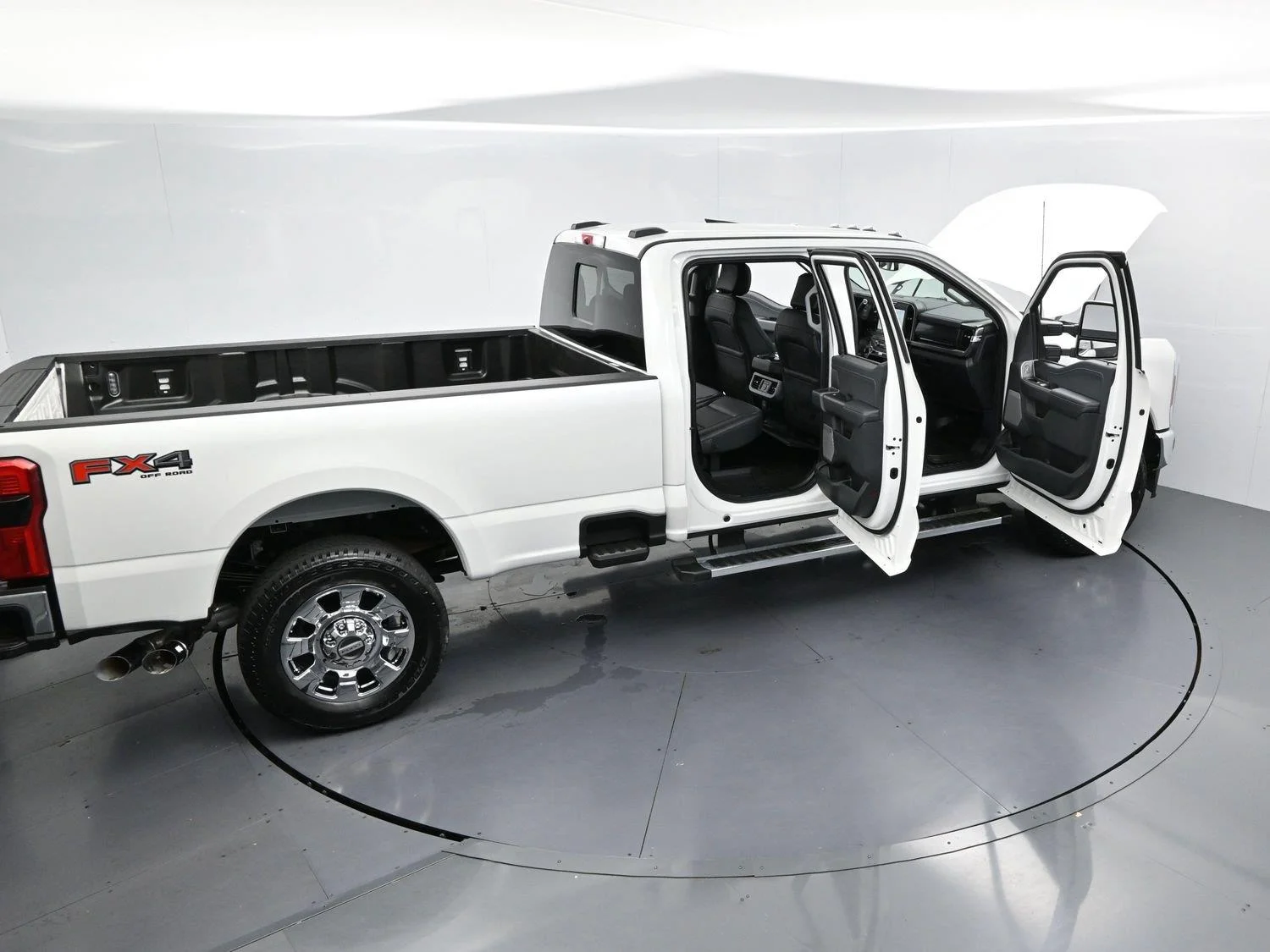 Used 2025 White Ford XL image 40