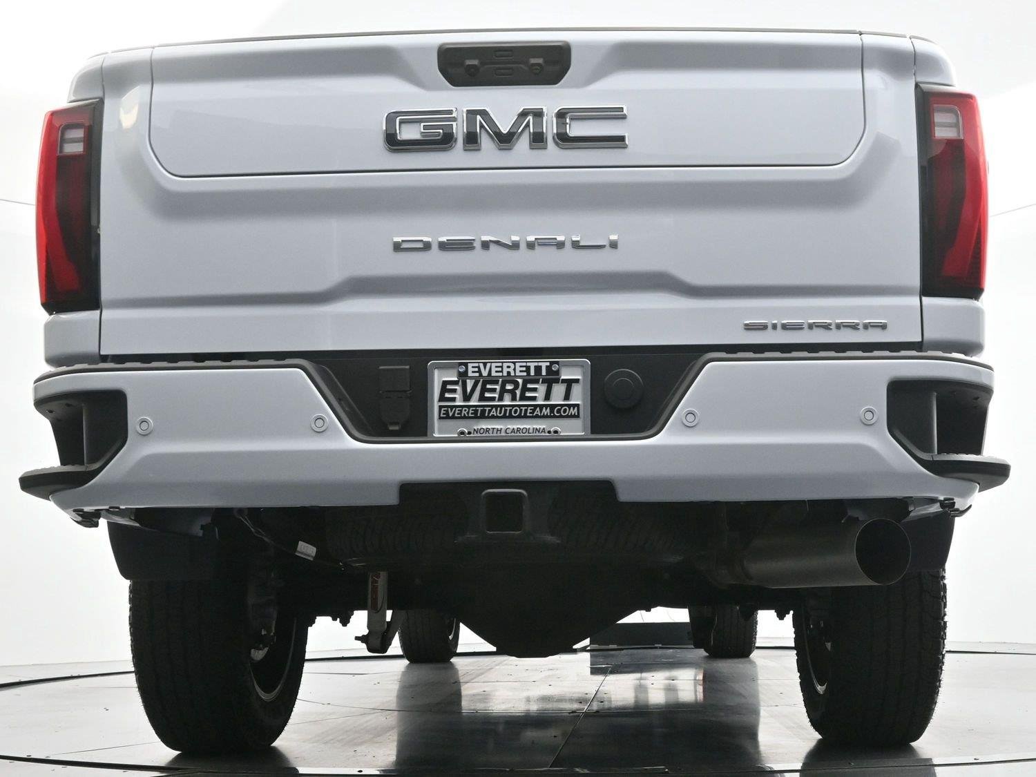 Used 2026 Glacier White Tricoat GMC Denali Ultimate image 53