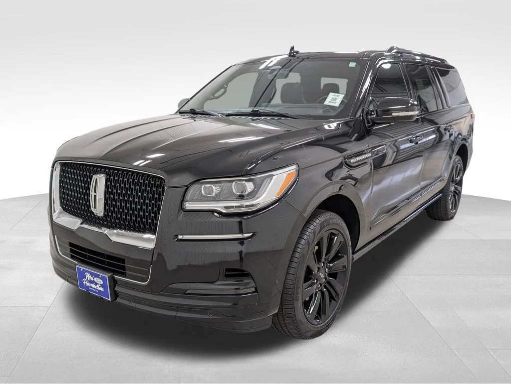 Used 2024 Infinite Black Metallic Lincoln Reserve image 17