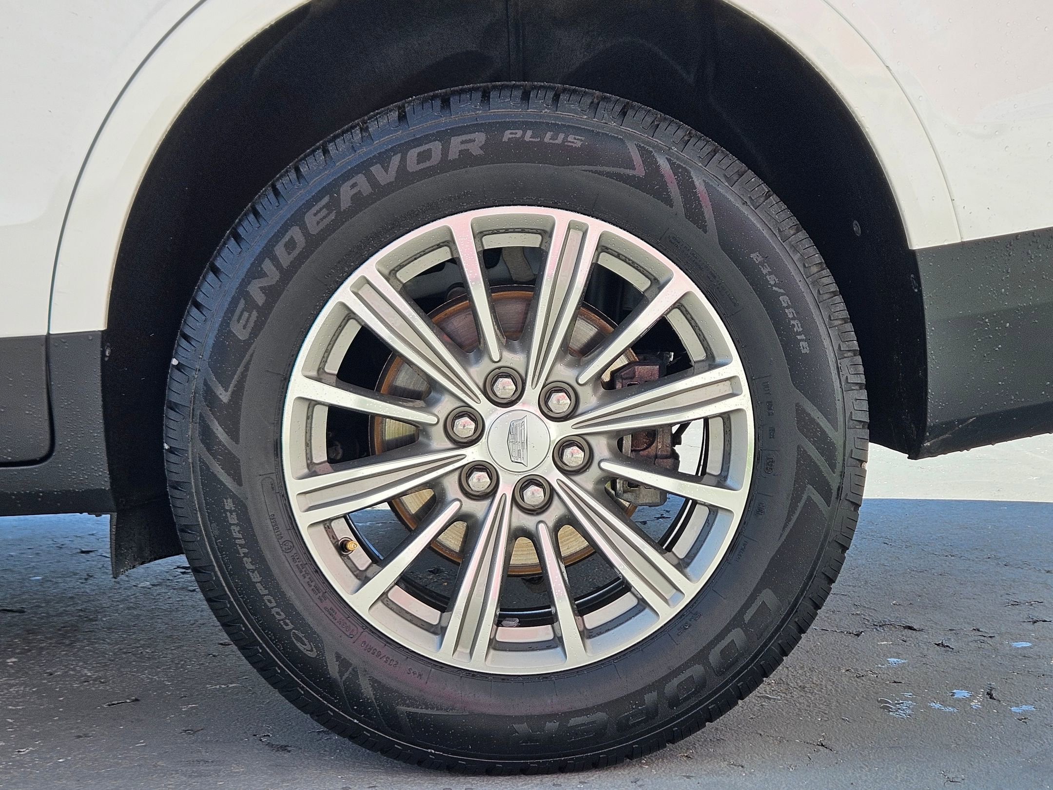 Used 2019 Crystal White Tricoat Cadillac Luxury FWD image 28
