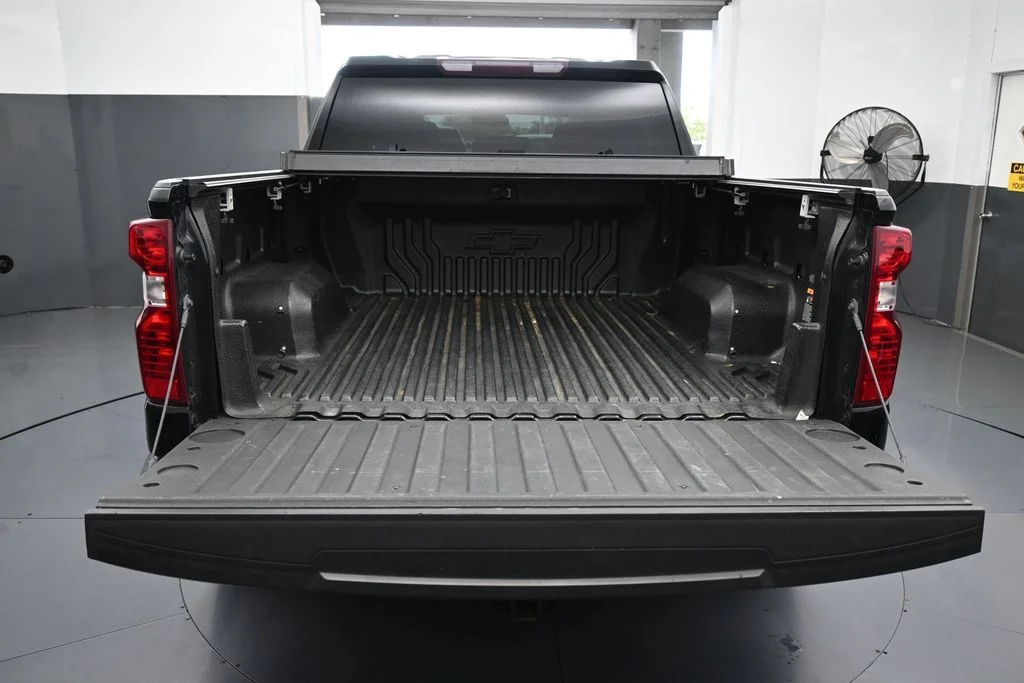 Used 2022 Black Chevrolet Custom image 34