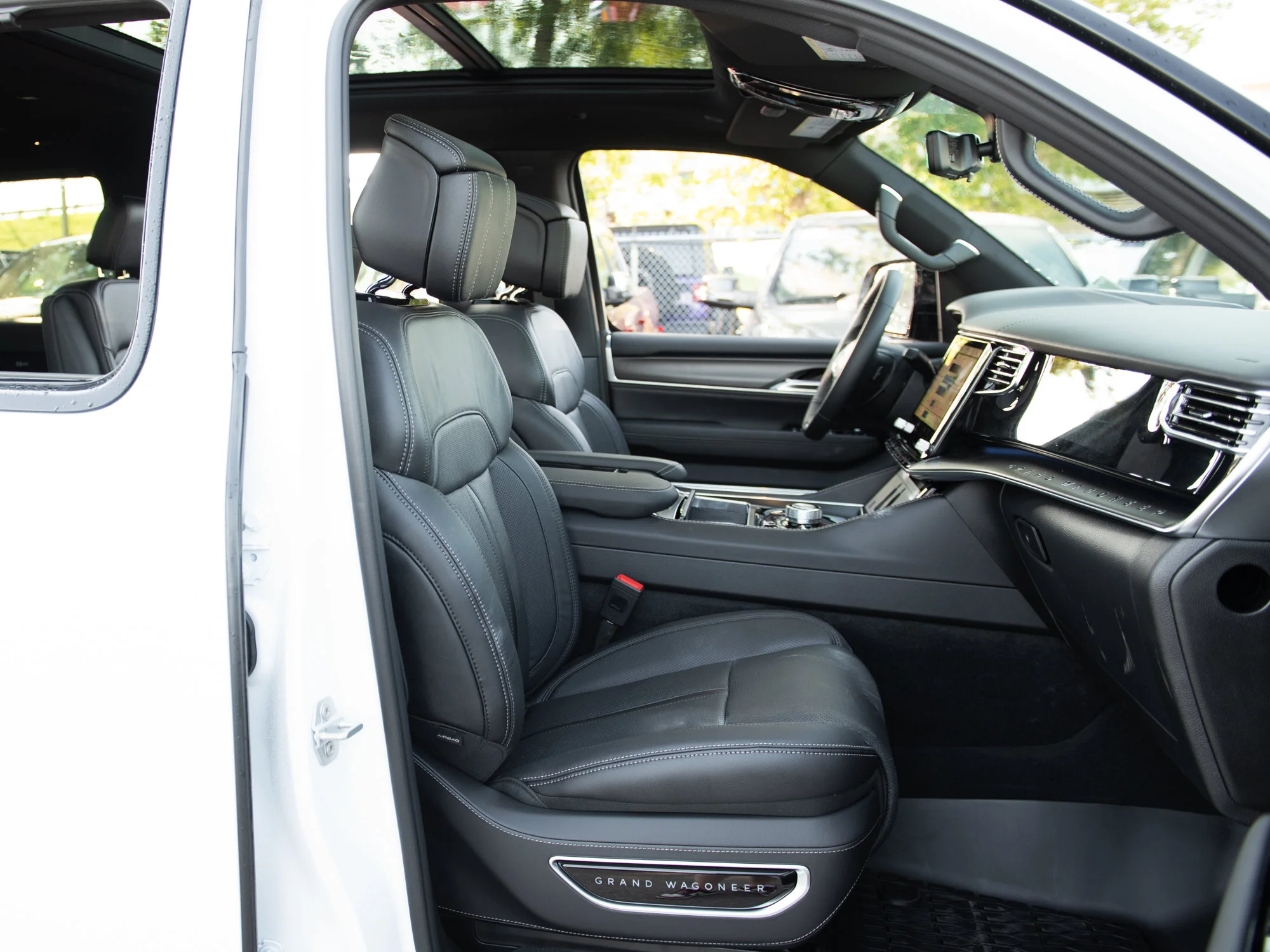 New 2026 White Jeep Summit Obsidian* image 32