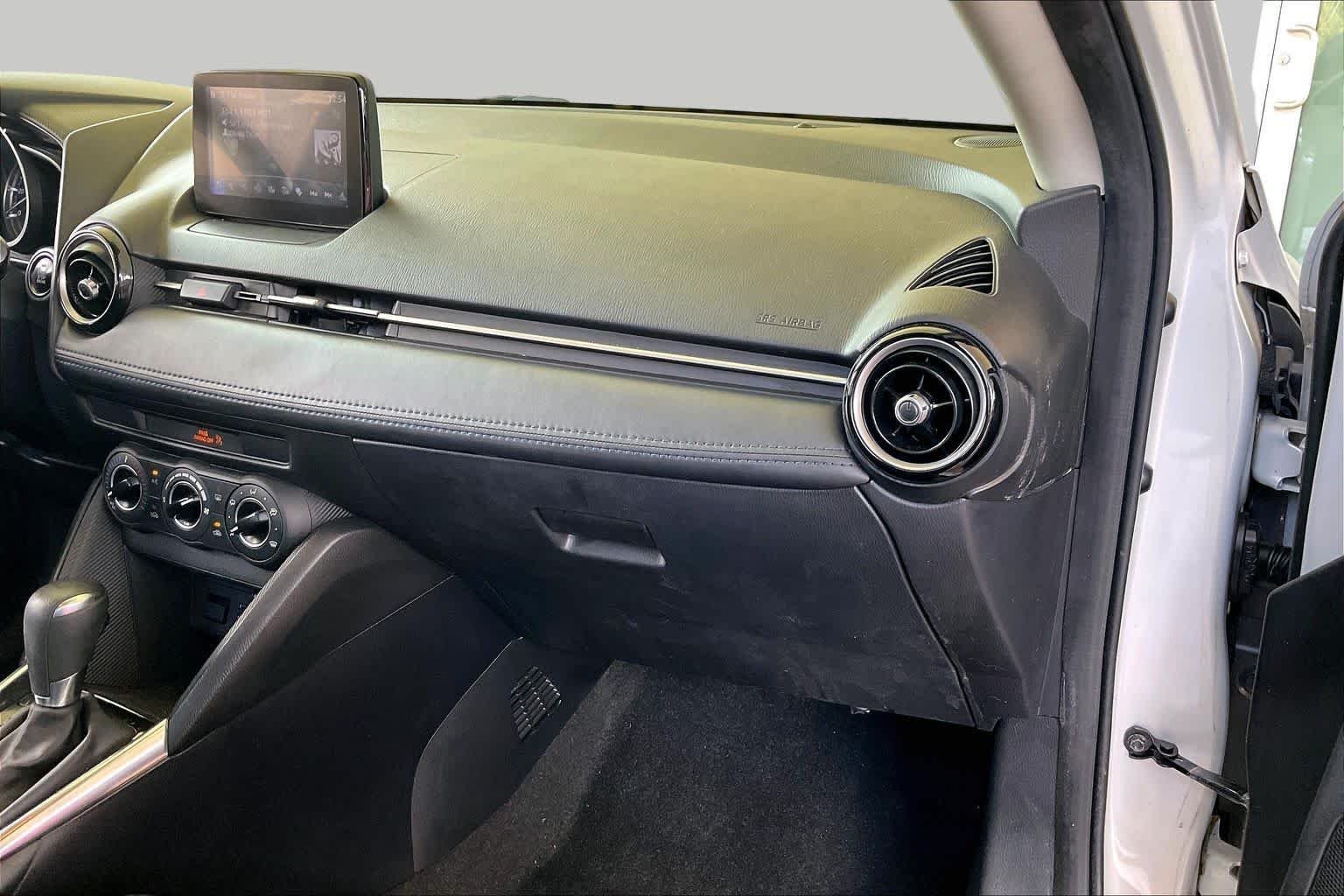 Used 2019 Icicle Toyota LE image 16