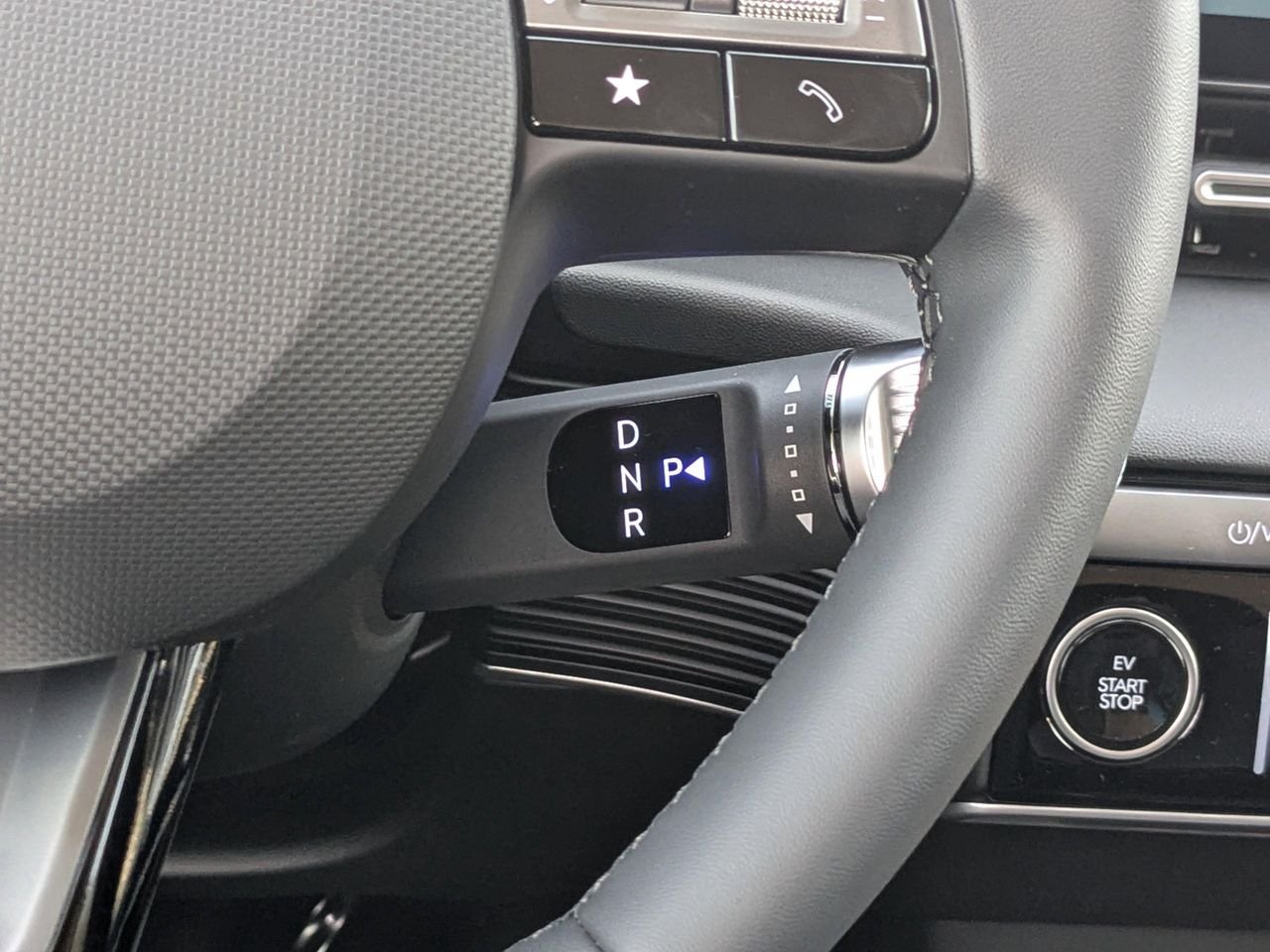 2025 Hyundai IONIQ 5 SE - Photo 18