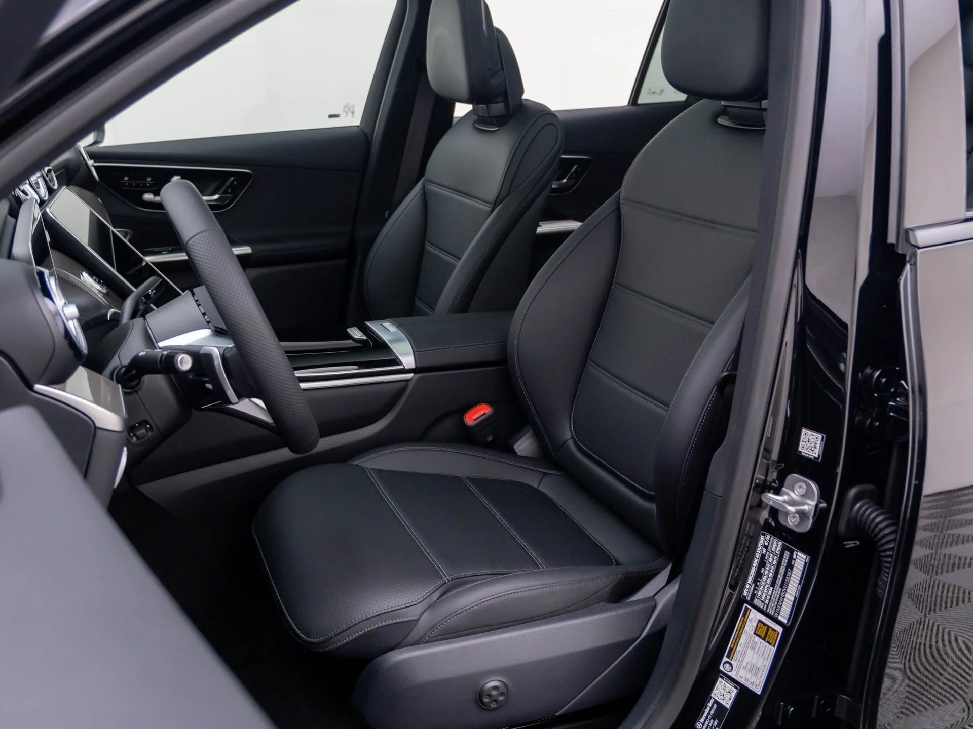 New 2027 Black Mercedes-Benz GLC 300 image 19