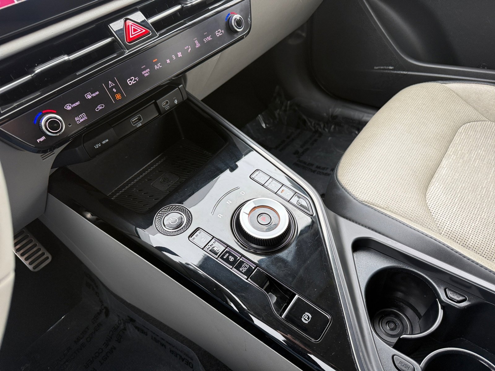 Used 2023 Snow White Pearl Kia Wave image 13