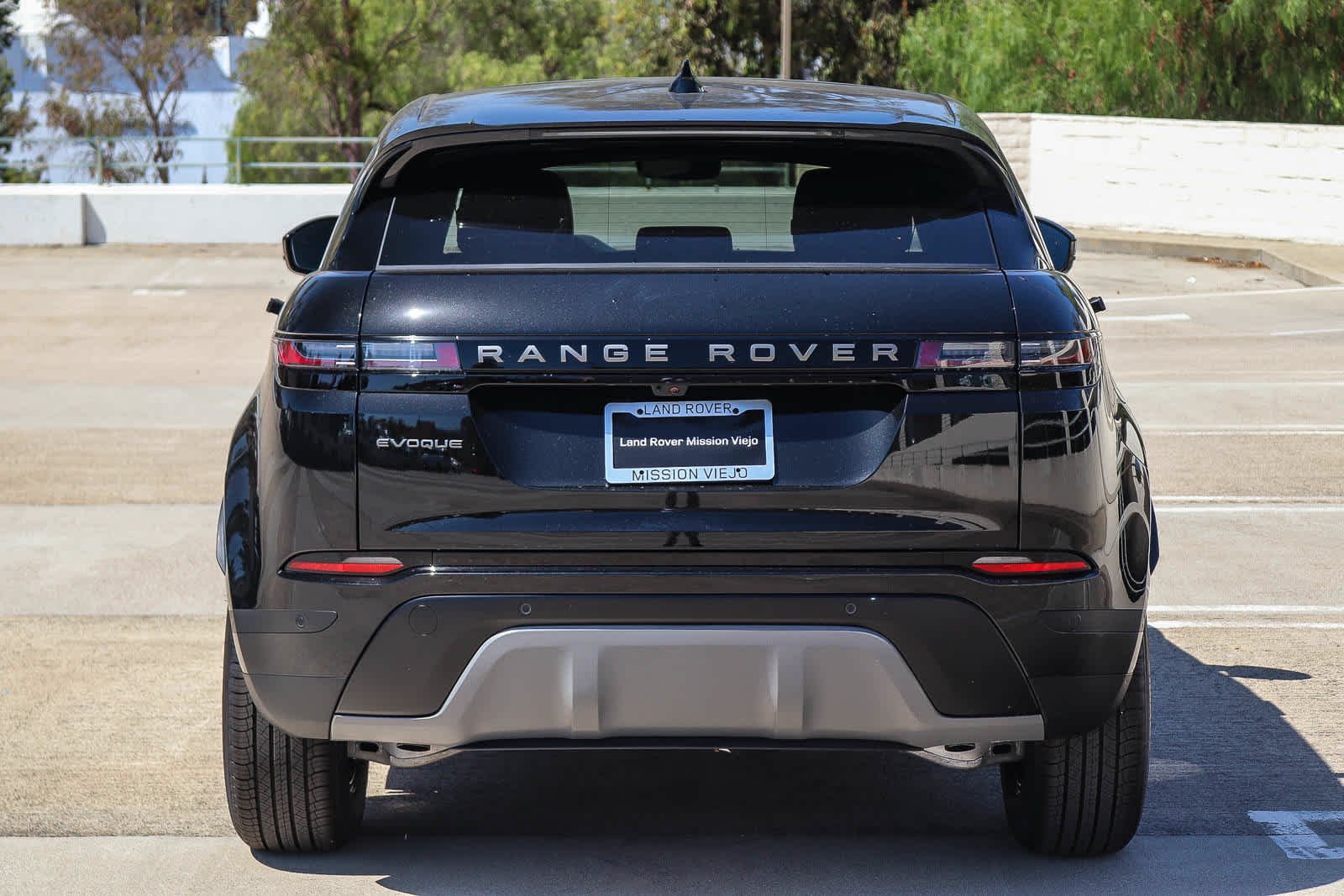 New 2026 Santorini Black Land Rover Core S image 4
