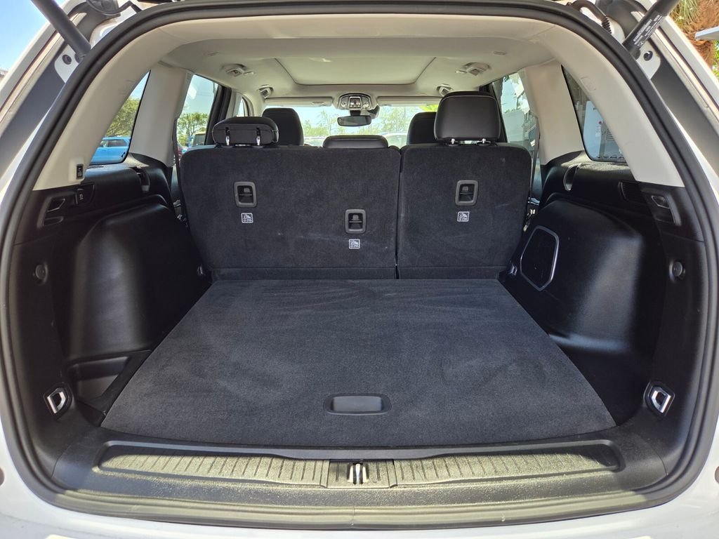 Used 2022 White Jeep Limited image 9