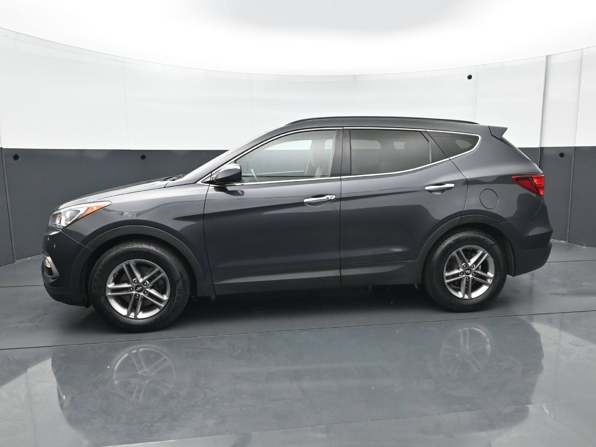 Certified Used 2018 Platinum Graphite Hyundai 2.4L Auto image 2