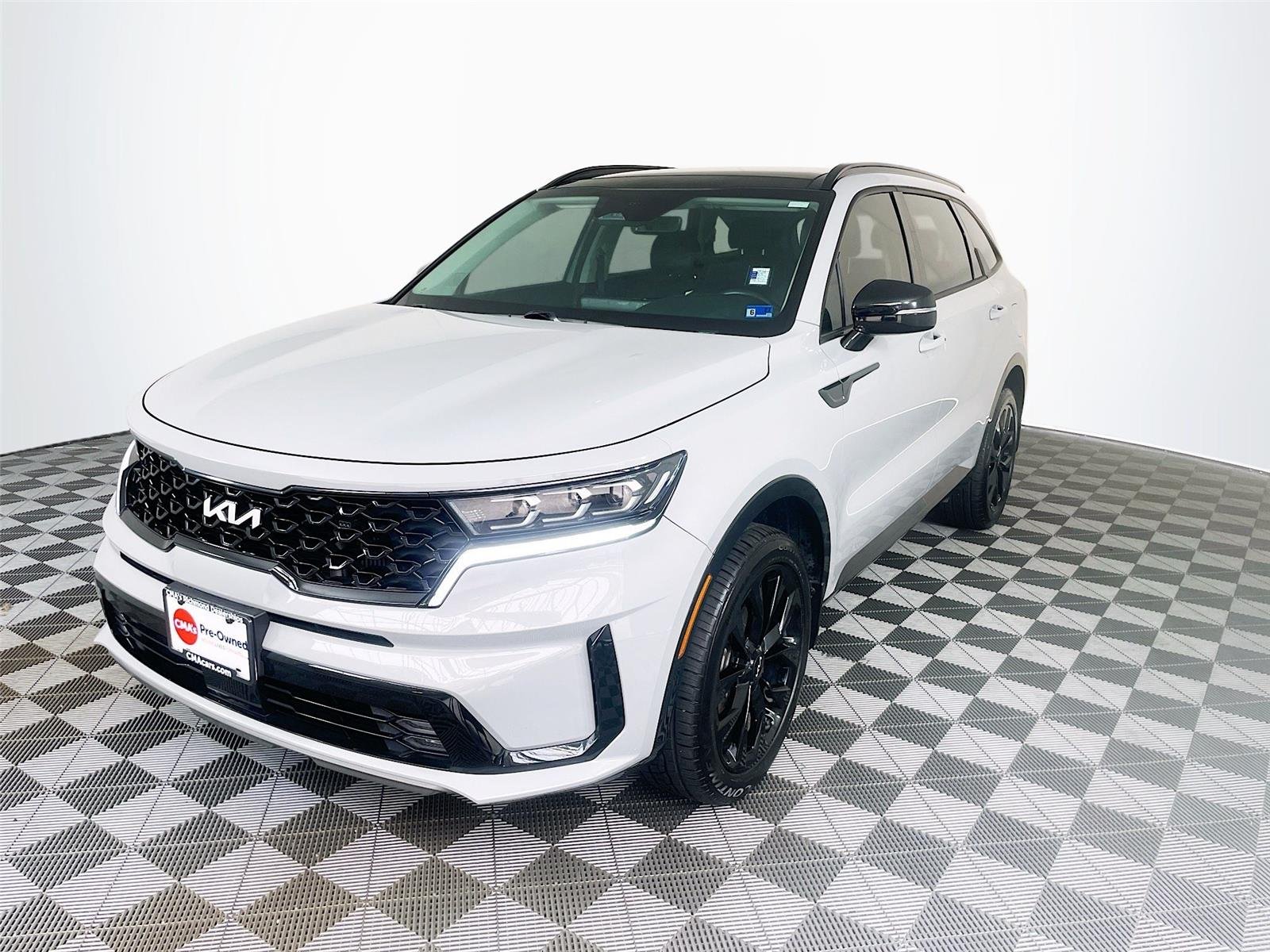 Used 2023 Gray Kia SX image 3