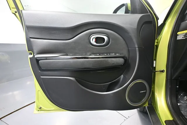 Used 2019 Green Kia Plus image 19