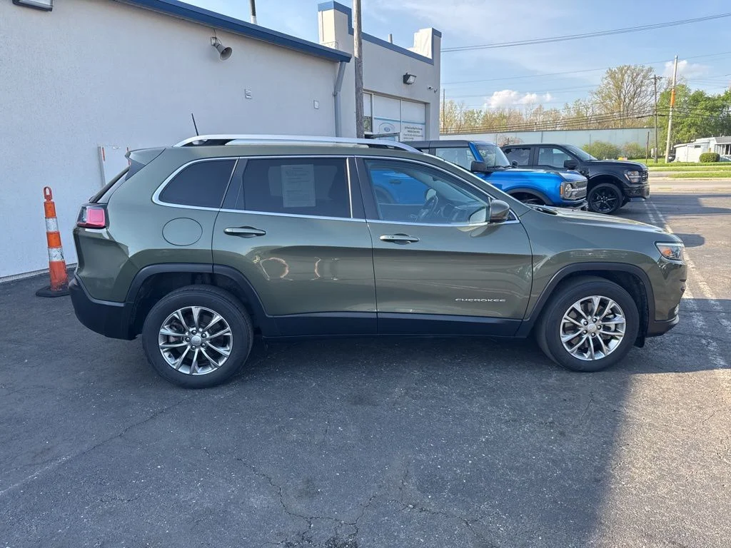 Used 2021 Green Jeep Latitude Lux image 8