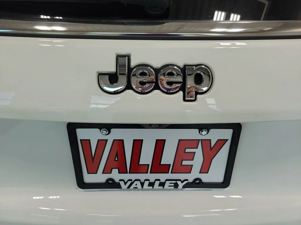 Used 2022 White Jeep Latitude Lux image 13