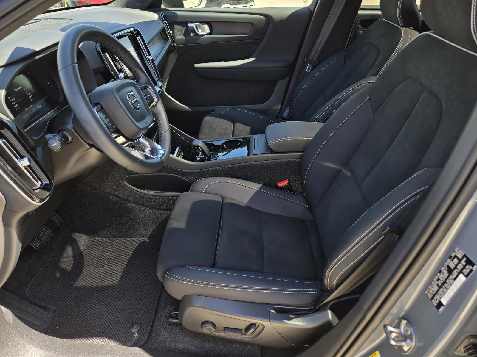 Used 2023 Thunder Gray Metallic Volvo Plus image 27
