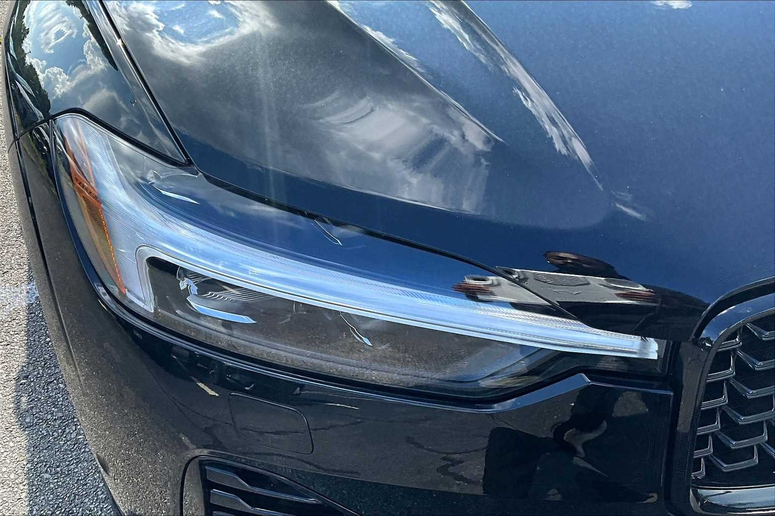 2025 Volvo XC60 Plus - Photo 14