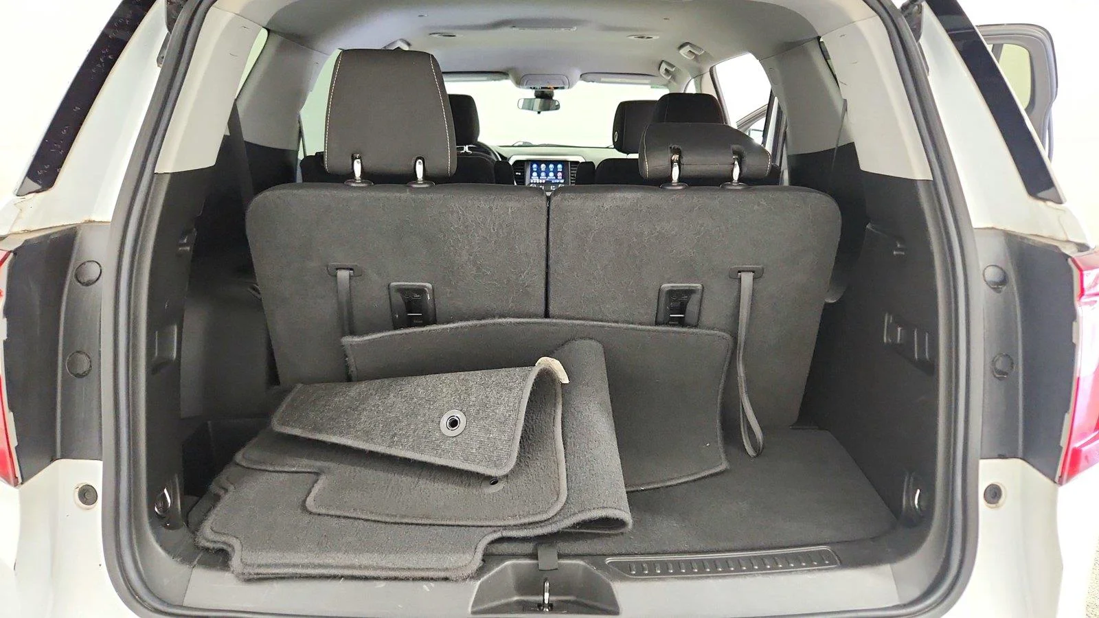 Used 2022 Summit White GMC SLE image 37