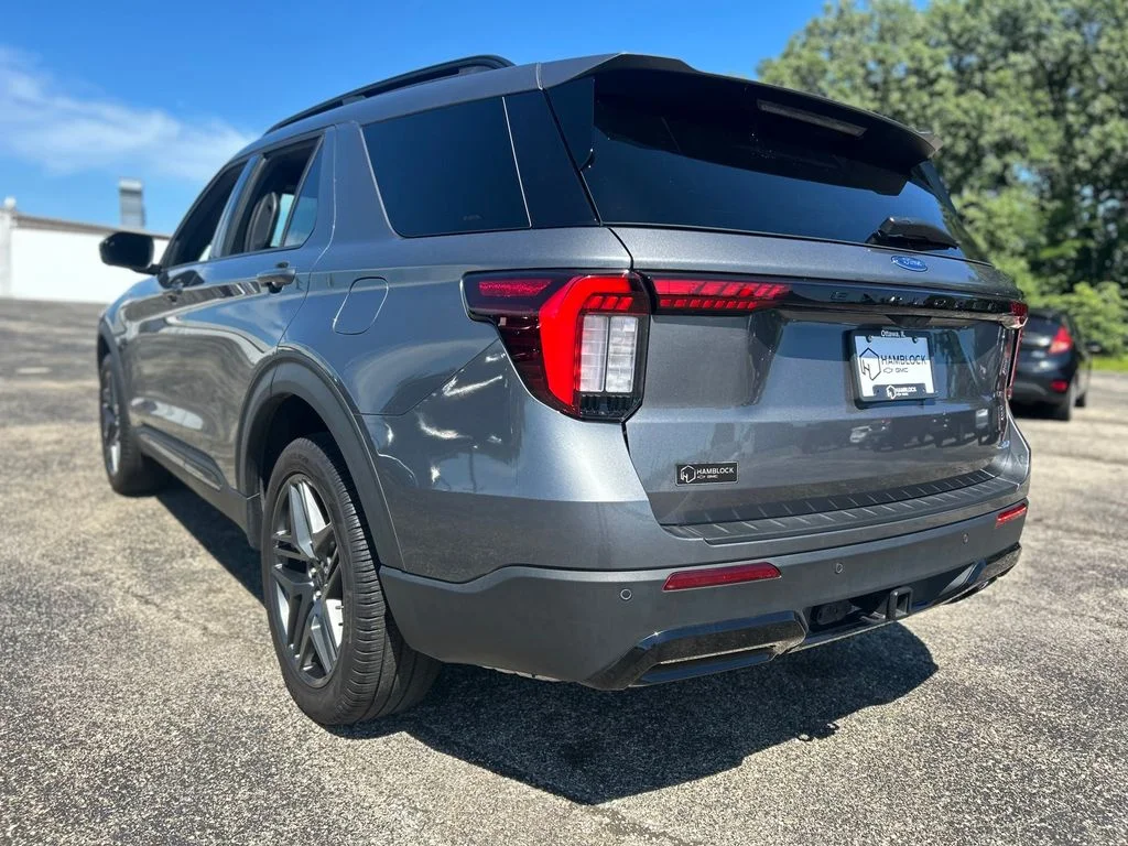 Used 2025 Gray Ford ST-Line image 4