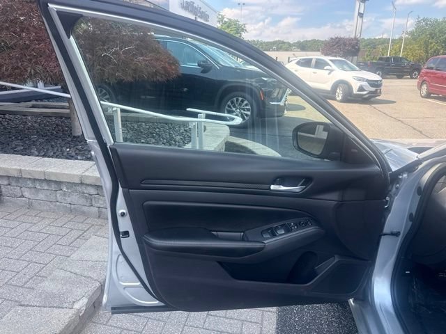 Used 2024 Brilliant Silver Metallic Nissan 2.5 SV image 8