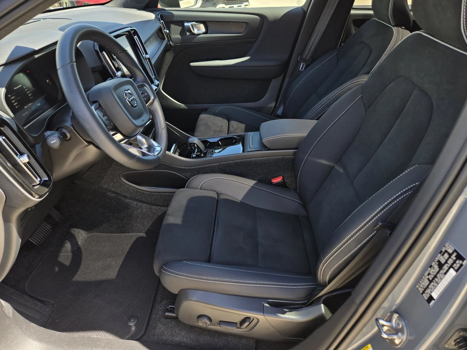 Used 2023 Thunder Gray Metallic Volvo Plus image 27